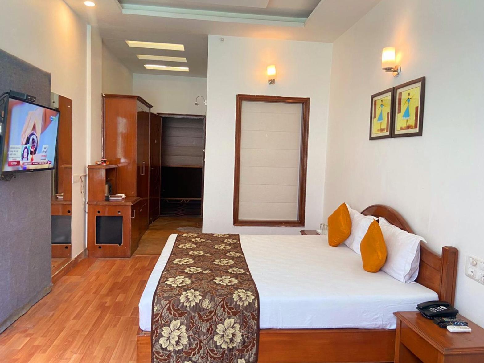 Modi Hotel & Resorts Pinjaur Екстериор снимка